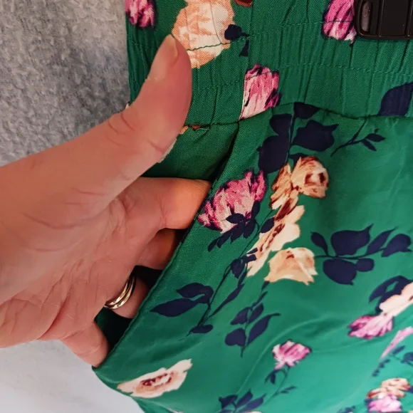 Greel Floral Flowy Shorts - Picture 3 of 5